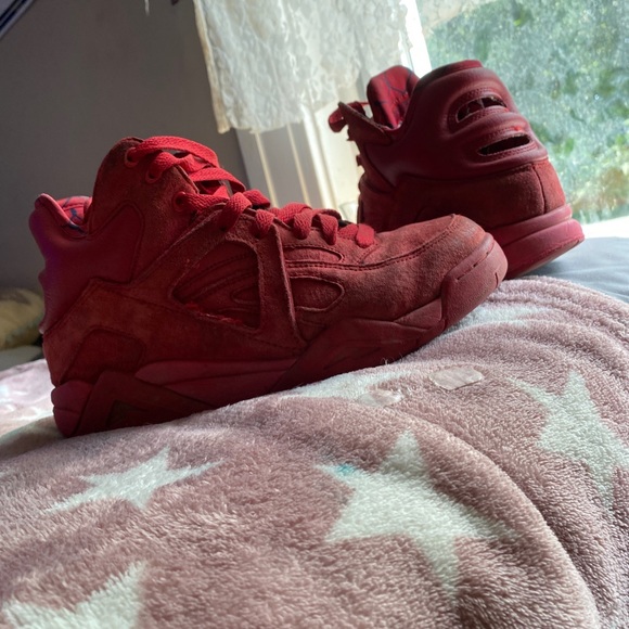 Clothes - Picture 2 of 12